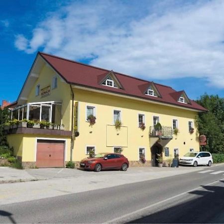 Gostisce Senica Hotel Senovo Ngoại thất bức ảnh