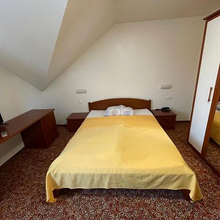 Gostisce Senica Hotel Senovo Ngoại thất bức ảnh
