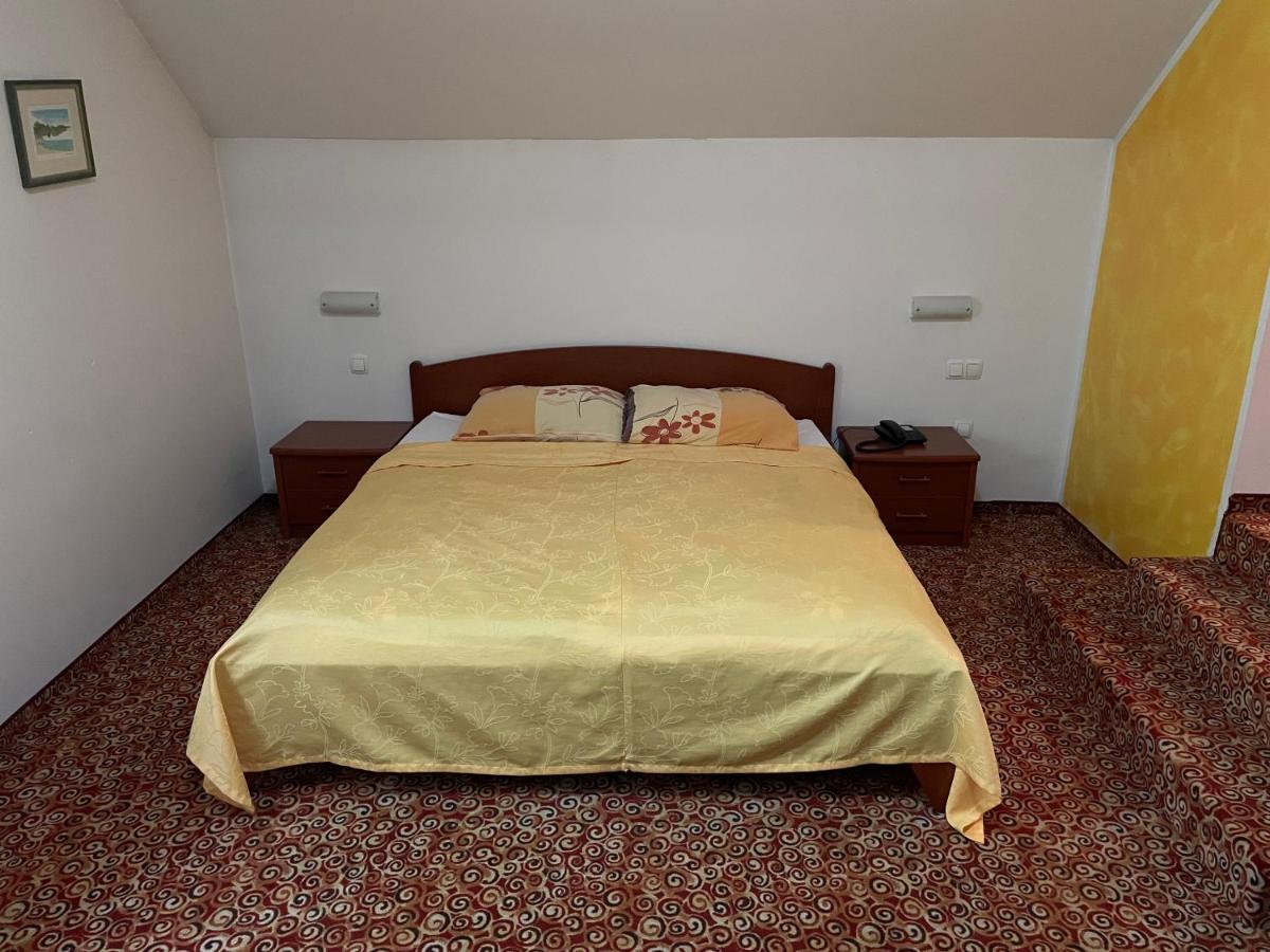 Gostisce Senica Hotel Senovo Ngoại thất bức ảnh